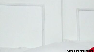 Baby Sammyy's steamy session with Radiant & Lively - Voluptuous curves in the nude!