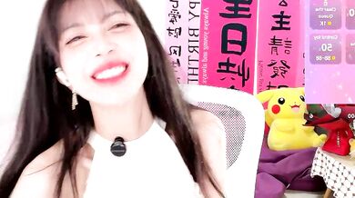 Watch AnAn-520's petite body twerk in the office while getting naked and kinky