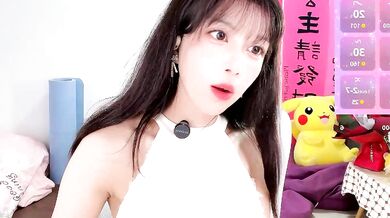 Watch AnAn-520's petite body twerk in the office while getting naked and kinky