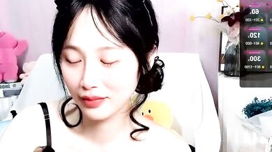 LaoSHI-999's oil-show: Interactive toys and titty-fuck with young Asian & Chinese cam girl