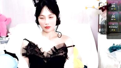 LaoSHI-999's oil-show: Interactive toys and titty-fuck with young Asian & Chinese cam girl