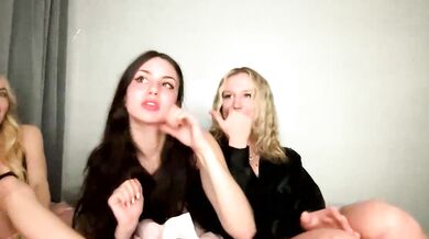 Watch Gegbaby's perfect curves and perfect pussy in action on webcam