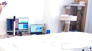 Sexy_b0rsch's intense live cam show will make you forget about your boyfriend