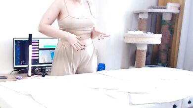 Sexy_b0rsch's intense live cam show will make you forget about your boyfriend