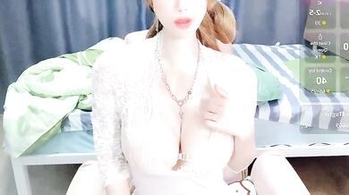 Watch Lei-er's hairy-blondes squirt as she plays with young, topless Asian yoga with her BBW friends