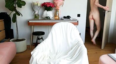 CrazyHotRussian nails Energetic model in hot video with alluring performance