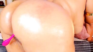 Watch Alicia Lang's hot stream of fingering & charming in this hot nude leak video