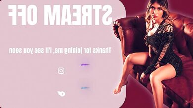 Abril_W18 - Sexy queen gets nude in a steamy stream