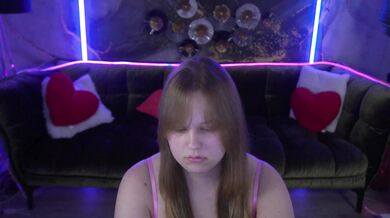CrystallPaws - Porn Video [Cam4]: teasing webcam goddess, chill 10 min chat, splendid model