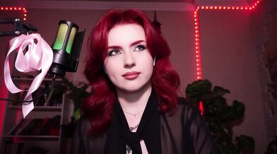 ChristieWade - Porn Video [Bongacams]: burning whispers, naked breasts, charming host