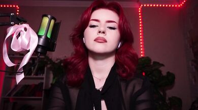 ChristieWade - Porn Video [Bongacams]: burning whispers, naked breasts, charming host