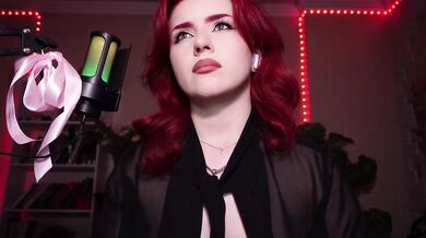 ChristieWade - Porn Video [Bongacams]: burning whispers, naked breasts, charming host