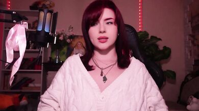 ChristieWade - Porn Video [Bongacams]: closeup, enthusiastic whores, charming broadcaster