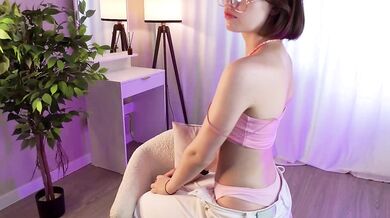 OraBeam - Porn Video [Cam4]: sleek physique, elegant enchantress, live intimate moment