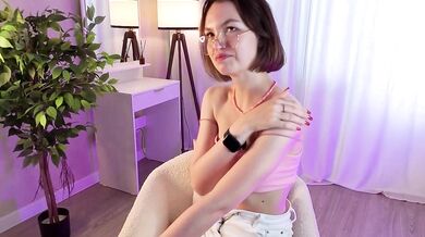 OraBeam - Porn Video [Cam4]: sleek physique, elegant enchantress, live intimate moment