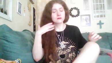 QueenCrimson - Porn Video [Cam4]: charismatic whores, intense shivers, webcam snapshot