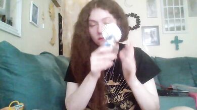 QueenCrimson - Porn Video [Cam4]: charismatic whores, intense shivers, webcam snapshot