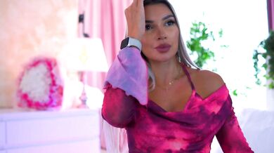 ArtTeasee - Porn Video [Bongacams]: captivating content creator, naked behind, cute webcam girl