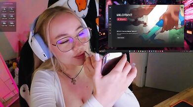 Emili1- - Porn Video [Bongacams]: enviable frame, stunning melons, talented cam slut