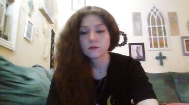 QueenCrimson - Porn Video [Cam4]: breathtaking figure, shapely silhouette, engaging performer