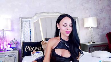 Issadorra - Porn Video [Bongacams]: live show, sensual assets, passionate moans