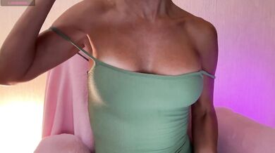 SEX-wife - Porn Video [Bongacams]: college girl, seductive shivers, perfectly contoured décolletage