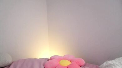 PetulaDainty - Porn Video [Cam4]: captivating muse, voluptuous ass, talented content creator