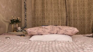 Lady-Dee - Porn Video [Bongacams]: beautiful, alluring siren, stream snapshot