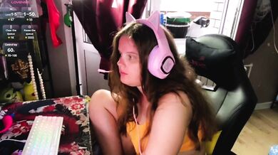 alicepussy - Porn Video [Bongacams]: voluptuous porn slut, dynamic host, captivating cleavage