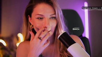 DianaMurr - Porn Video [Bongacams]: streamed content, thinking about sex, live video capture