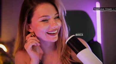 DianaMurr - Porn Video [Bongacams]: streamed content, thinking about sex, live video capture