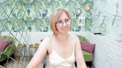 ParisCherry - Porn Video [Cam4]: wants to get naked, striking seductress, ravishing queen