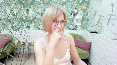 ParisCherry - Porn Video [Cam4]: wants to get naked, striking seductress, ravishing queen