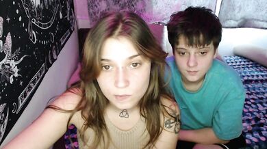 Aliens4twenty - Porn Video [Bongacams]: energetic streamer, art, mesmerizing booty