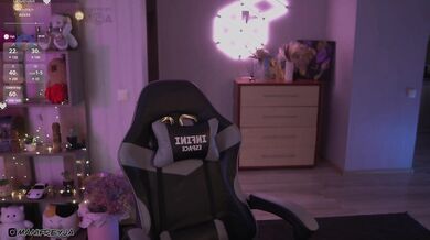 ManiFreyja - Porn Video [Bongacams]: stunning décolletage, dynamic broadcaster, charming streamer