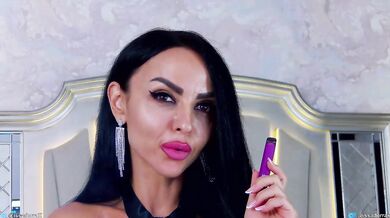 Issadorra - Porn Video [Bongacams]: flawless shape, dynamic whores, online recording