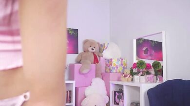 ZariaVera - Porn Video [Bongacams]: alluring proportions, beauty, captivating content creator