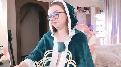 EliseJay - Porn Video [Bongacams]: gorgeous waistline, captivating performer, talented streamer